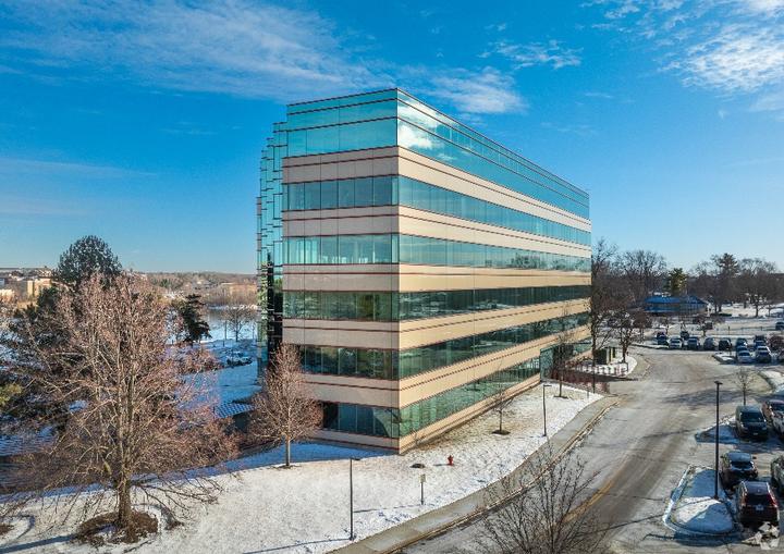 The building and its setting — 1 Overlook Pt