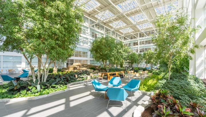 The building and its setting — 1 Parkway Blvd N
