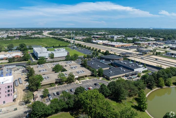 The building and its setting — 1161 Lake Cook Rd