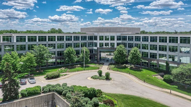 1900 W Field Ct, Lake Forest