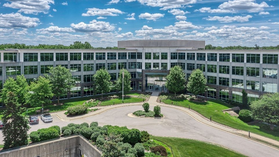 1900 W Field Ct, Lake Forest