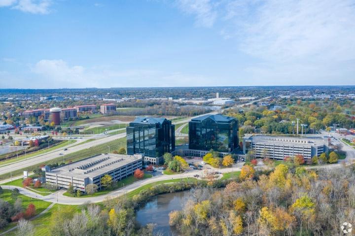 The building and its setting — 2100 E Lake Cook Rd
