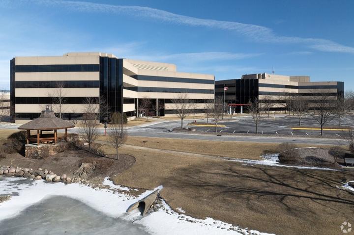 The building and its setting — 25 / 75 Tri State International