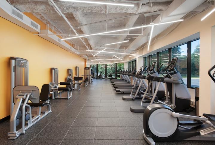 The building and its setting — 300 Tri State International