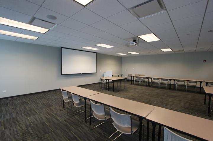 The building and its setting — 3000 Lakeside Dr