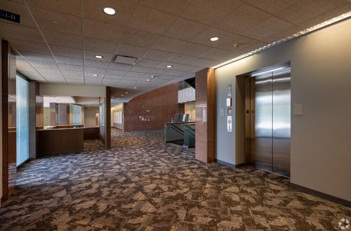 The building and its setting — 4 Overlook Pt