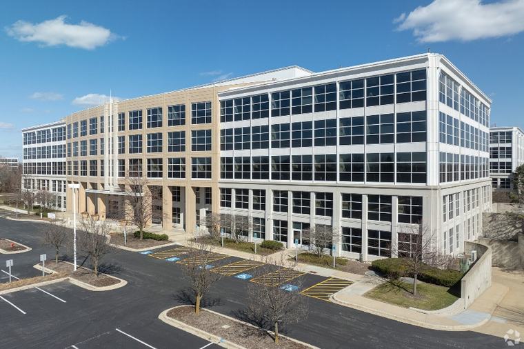 4 Parkway Blvd N, Deerfield