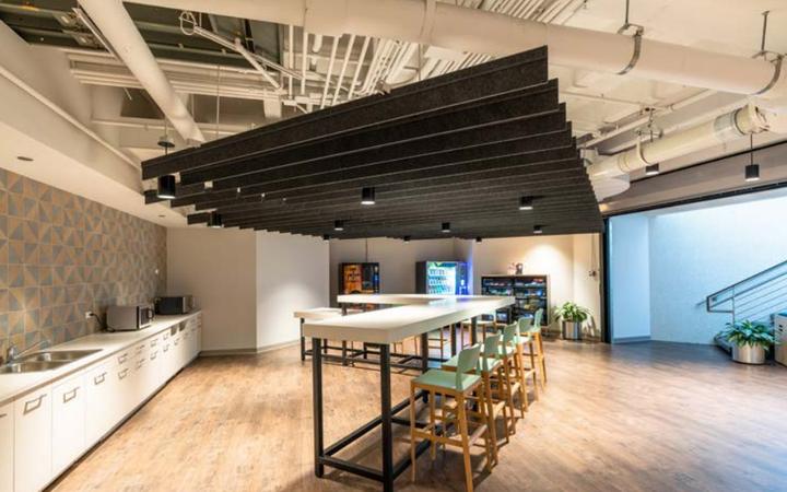 The building and its setting — 400 Skokie Blvd