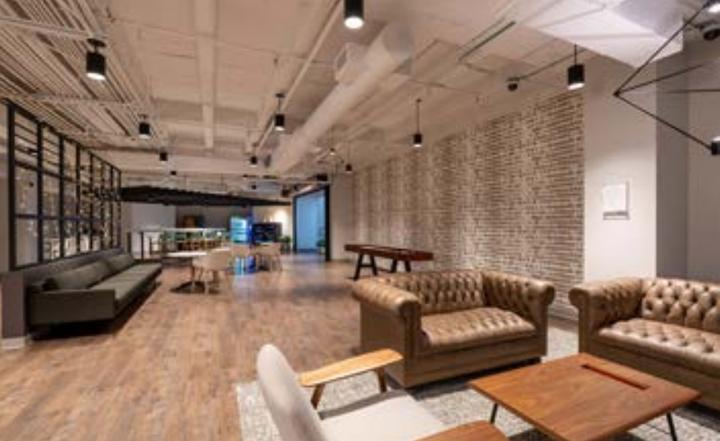 The building and its setting — 400 Skokie Blvd