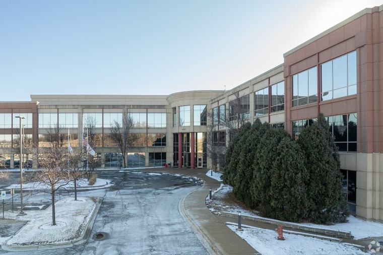 600 N Field Dr, Lake Forest